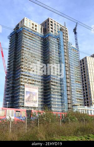 CANNING TOWN, LONDON - 20th. FEBRUAR 2021: Brunel Street arbeitet Wohnungsbau und Bau in East London. Stockfoto