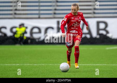 Eskilstuna, Schweden. Februar 2021, 20th. Nathalie Hoff Persson (#5 Orebro) während des Vorsaison-Spiels zwischen Eskilstuna und Orebro in Tunavallen in Eskilstuna, Schweden Kredit: SPP Sport Pressefoto. /Alamy Live Nachrichten Stockfoto