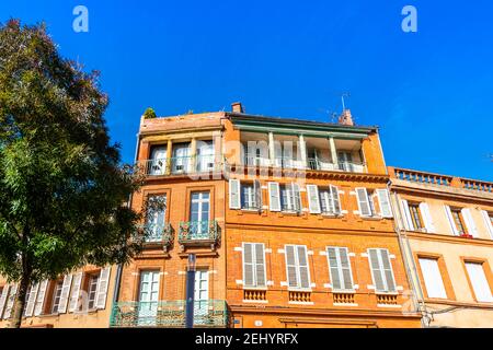 Fassaden des Gebäudes, Place de la Daurade in Toulouse, Haute Garonne, Okzitanien in Frankreich Stockfoto