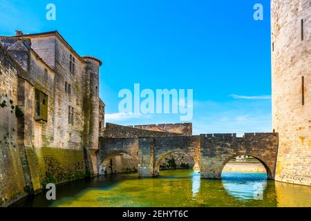 Mittelalterliche Stadt Aigues-Mortes in Gard in Okzitanien, Frankreich Stockfoto