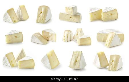 Verschiedene Stücke von frischem Brie Käse isoliert auf weißem Hintergrund Stockfoto