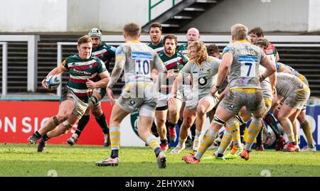 20th. Februar 2021; Welford Road Stadium, Leicester, Midlands, England; Premiership Rugby, Leicester Tigers gegen Wesps; Jasper Wiese von Leicester Tigers bricht mit dem Ball nach vorne Stockfoto