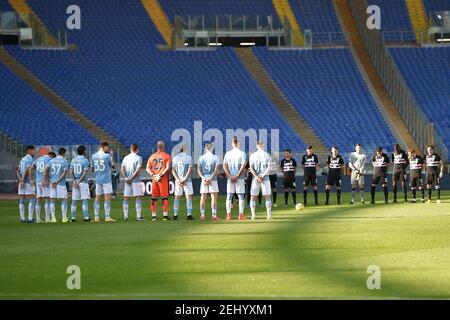 Rom, Italien. Februar 2021, 20th. Rom, Italien, Stadio Olimpico, 20. Februar 2021, Eine Schweigeminute für Mauro Bellugi während des SS Lazio gegen UC Sampdoria - Italienische Fußballserie A Spiel Credit: Claudio Pasquazi/LPS/ZUMA Wire/Alamy Live News Stockfoto