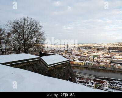 Ein Blick von der würzburger Burg auf die Stadt in Winter nahe Sonnenuntergang Stockfoto