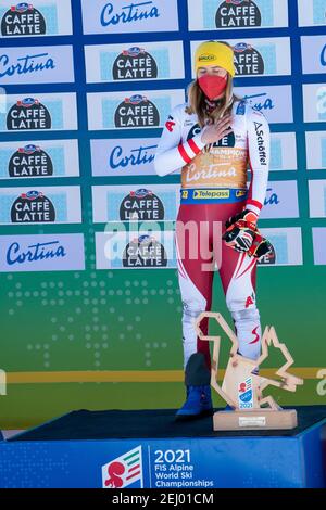 Cortina d'Ampezzo, Italien 20. Februar 2021: LIENSBERGER Katharina (AUT) belegt Platz 1st und gewinnt Goldmedaille bei den TELEPASS FIS ALPINE SKI WELTMEISTERSCHAFTEN 2021 Damen-Slalom auf der Druscié-Strecke im Dolomitgebirge Stockfoto