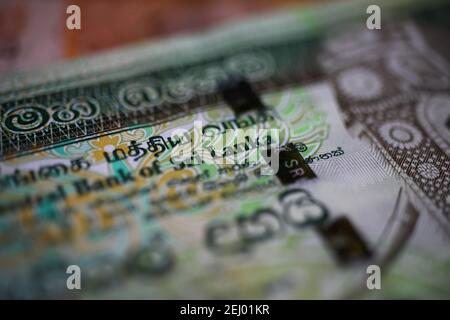 Makro Nahaufnahme von Papierbanknoten-Rupie aus Sri Lanka Stockfoto