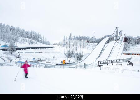 Lahti, Finnland, 14. Februar 2021 Ski, Sportstadion Sprungbretter. Winterblick. Hochwertige Fotos Stockfoto