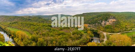 Aveyron Valley in Bruniquel, Occitanie, Frankreich Stockfoto