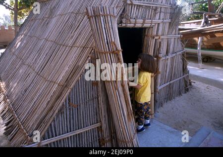 Girl von Barasti Home Fort Museum Ajman VAE Stockfoto