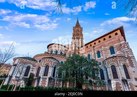 Basilika Saint Sernin im Winter in Toulouse in Haute-Garonne, Okzitanien, Frankreich Stockfoto