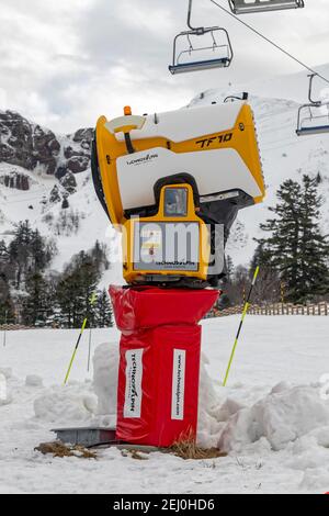 Le Mont-Dore, Frankreich. Februar 2021, 15th. Das Mont-Dore Resort bietet eine große Auswahl an Pisten für alle Schwierigkeitsgrade. Stockfoto