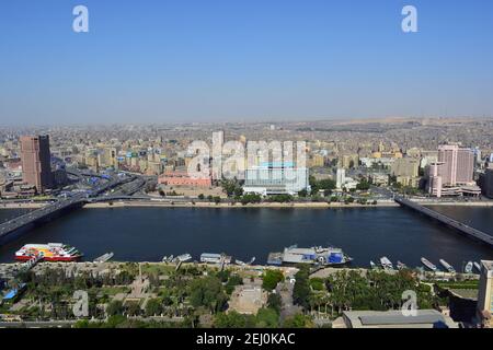 Luftaufnahme von Kairo Ägypten Stadtbild, Panoramablick auf Kairo und Wolkenkratzer, der Nil von Ägypten läuft allover Kairo, überfüllten Kairo Ägypten Stockfoto