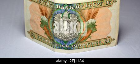 Ägyptisches Viertel einer Pfund Banknote 1977 , eine alte Papier ägyptische Banknote von 25 Piastern. Berühmte alte Banknoten, Vintage Retro. Stockfoto