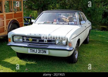 Longbridge Deverill, Wiltshire / UK - Juli 31 2019: A 1974 Ford Cortina Mk III 2000E Stockfoto