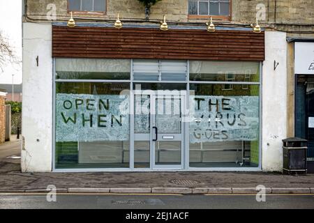 Warminster, Wiltshire, UK - Januar 7th 2021: Ein neues Fish & Chip-Geschäft in der George Street, Warminster, dessen Eröffnung aufgrund von Covid 19 verzögert wurde Stockfoto