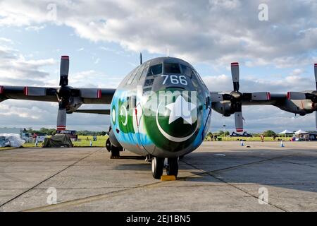 RAF Fairford, Gloucestershire / UK - Juli 20 2019: Chakala basierte 6 Squadron 'Antilopes' Pakistan Airforce, Lockheed C130B Hercules Transportflugzeug Stockfoto