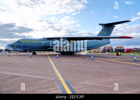 Eine ukrainische 25th Transport Aviation Brigade, Ilyushin Il-76MD, Serie number76683 bei der Royal International Air Tattoo, RAF Fairford, Gloucestershire Stockfoto