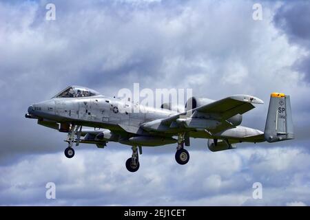 A USAFE (United States Air Forces Europe) Fairchild Republic A-10A Thunderbolt II landet auf der RNAS Yeovilton Vor dem Internationalen Flugtag 2007 Stockfoto