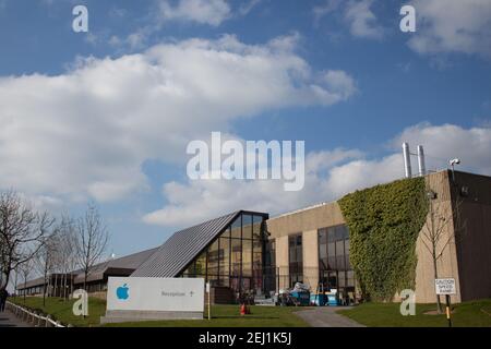 Europäischer Hauptsitz von Apple an einem schönen sonnigen Tag Stockfoto