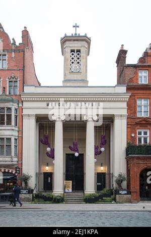 Griechische Architektur Wiederbelebung Ionische Säulen Mercato Metropolitano Mayfair, North Audley Street Stockfoto