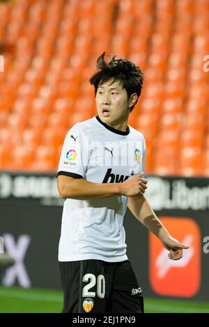 Kang-in Lee von Valencia CF beim spanischen Fußballspiel La Liga zwischen Valencia und Celta im Mestalla Stadion in Aktion.(Endstand; Valencia 2:0 Celta) Stockfoto