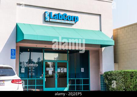 Oct 2, 2020 Sunnyvale / CA / USA - LabCorp Patienten-Service-Center in San Francisco Bay; Laboratory Corporation of America Holdings betreibt eine der Stockfoto