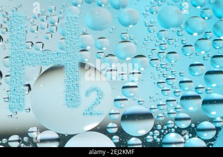 Wasserstoff h2 Buchstaben mit vielen Blase in Ölwasser Stockfoto