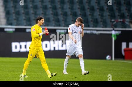 Torwart Yann Sommer (BMG), Matthias Ginter (BMG) Borussia Mönchengladbach - FSV Mainz 05 20,02.2021, Fussball; 1. Bundesliga, Saison 2020/21 Foto: Mo Stockfoto