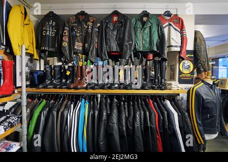 Vereinigtes Königreich / London/Lewis Leathers /Shop Interior von Lewis Leathers mit Vintage Lederjacken Kollektion . Stockfoto