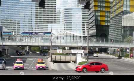 LAS VEGAS, NEVADA USA - 7 MÄR 2020: Futuristischer CityCenter Casino Komplex in Sin City. Moderner Luxus ohne eingearbeitete städtische Skyline. Modernes Metropo Stockfoto