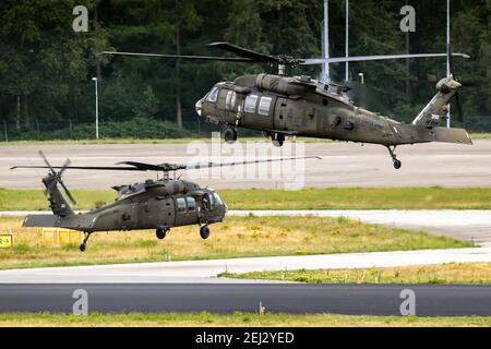 United States Army Sikorsky HH-60M Blackhawk Transporthubschrauber im Flug. Niederlande - 4. Februar 2019 Stockfoto