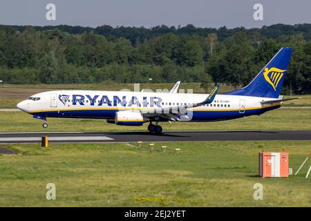 Ryanair Boeing 737 Passagierjet Landung auf dem Flughafen Eindhoven. Niederlande - 2. Juli 2020 Stockfoto