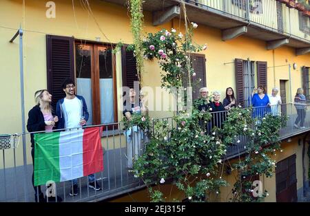 Reportage, Italien. März 2021, 13th. 3/13/2021 - Mailand, Demonstrationen für April 25th, mit Coronavirus Notfall, Feiern in Eigentumswohnung (Mailand - 2020-04-25, Maurizio Maule) PS das Foto kann in Bezug auf den Kontext, in dem es aufgenommen wurde verwendet werden, Und ohne die diffamierende Absicht der Dekoration der Menschen vertreten redaktionelle Nutzung nur (Foto von IPA/Sipa USA) Quelle: SIPA USA/Alamy Live News Stockfoto