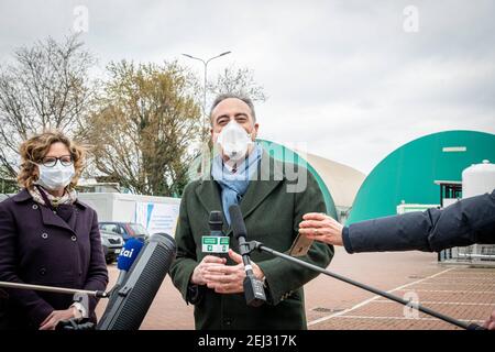 3/13/2021 - Mailand - Coronavirus - die neue Intensivstation von San Raffaele wird dank der Spendenaktion von Chiara Ferragni und Fedez eröffnet. Auf dem Foto Elena Bottinelli, CEO von IRCSS San Raffaele Hospital und Giulio Gallera, Stadtrat für Wohlfahrt der Region Lombardei (Mailand - 2020-03-23, Marco Passaro) PS das Foto kann in Übereinstimmung mit dem Kontext, in dem es aufgenommen wurde verwendet werden, Und ohne verleumderische Absicht auf die Anstand der Menschen vertreten redaktionelle Nutzung nur (Foto von IPA/Sipa USA) Stockfoto