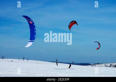 Snowkiten Wintersport Snowkiten Landschaft Skifahrer Skifahren Stockfoto