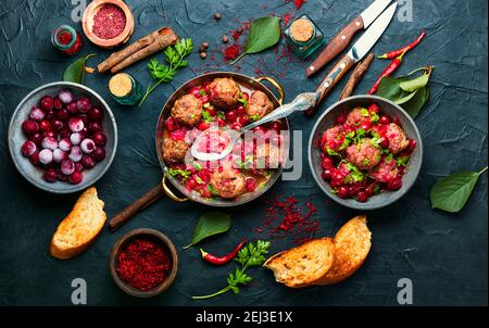 Arabisches Essen Lamm Kufta gewürzt mit Safran.appetitliche Lamm Fleischbällchen Stockfoto