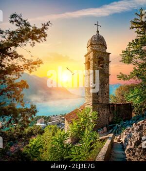 Kirche Unserer Lieben Frau von Remedy in Kotor bei Sonnenuntergang Stockfoto