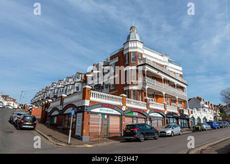 Palmeira Mansions, Shorefield Road in Westcliff on Sea, Essex, Großbritannien. Leas Naturschutzgebiet, rote Backsteinarchitektur aus edwardianischer Zeit. Restaurants Stockfoto