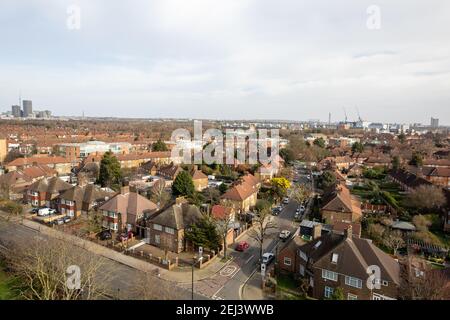 Aerall Ansicht der Wohnungen in Acton, einem West London weitläufigen Vorort. Mit zahlreichen Doppelhaushälften mit Gärten. Stockfoto