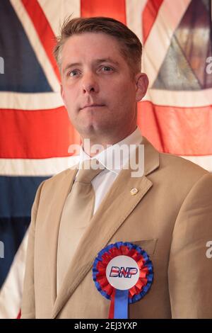 Porträt von Richard Barnbrook BNP's London Mayoral Candidate and Leader of the Opposition on Barking and Dagenham Borough Council. Das Porträt wurde auf den Pressekonferenzen aufgenommen, um die Kampagne der British Nationalist Party (BNP) für die London Mayoral and Great London Authority (GLA)-Wahl 2008 zu starten. The Eastbrook Public House, 835 Dagenham Road, London, Großbritannien. 12 April 2008 Stockfoto