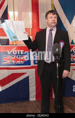 Bob Bailey, BNP-Ratsmitglied (Barking und Dagenham Borough Council), der bei den GLA-Wahlen steht, spricht auf den Pressekonferenzen zur Einleitung der Kampagne der British Nationalist Party (BNP) für die Wahlen zum Londoner Mayoral und zur Great London Authority (GLA) 2008. The Eastbrook Public House, 835 Dagenham Road, London, Großbritannien. 12 April 2008 Stockfoto