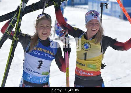 Biathlon Circuit, Pokljuka, Slowenien, 21. Feb 2021, TANDREVOLD Ingrid Landmark NOR und ECKHOFF Tiril NOR während der IBU Weltmeisterschaften 2021 Biathlon - Frauen 12,5km Massenstart, Biathlon - Foto Marco Todaro / LM Stockfoto