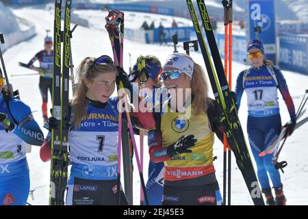 Biathlon Circuit, Pokljuka, Slowenien, 21. Feb 2021, TANDREVOLD Ingrid Landmark NOR - ECKHOFF Tiril NOR während der IBU Weltmeisterschaften 12,5km Biathlon - Frauen 2021 Massenstart, Biathlon - Foto Marco Todaro / LM Stockfoto