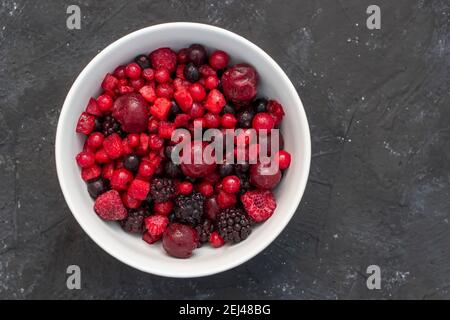 Nahaufnahme von gefrorenen gemischten Früchten - Beeren Stockfoto