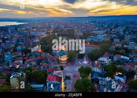 Luftaufnahme des Platzes der Unabhängigkeit in Varna, Bulgarien Stockfoto