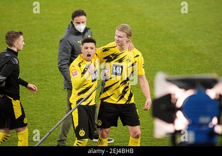 firo: 20.02.2021 Fußball: Fußball: 1st Bundesliga, Saison 2020/21 FC Schalke 04 - BVB, Borussia Dortmund 0: 4 Erling HAALAND, Jubel, Jubel, mit, und, Jadon SANCHO Foto: Anke Waelischmiller / SVEN SIMON / POOL / via firoportsphoto weltweit im Einsatz Stockfoto