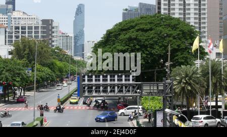 BANGKOK, THAILAND - 13. JULI 2019: MahaNakhon King Power Wolkenkratzer im modernen Sathorn Finanzviertel. Maha Nakhon - höchste futuristische BU Stockfoto