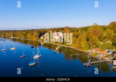 Schloss Ammerland, Schloss Pocci, Ostufer des Starnberger Sees, bei Münsing, Fuenfseenland, Luftbild, Oberbayern, Bayern, Deutschland Stockfoto