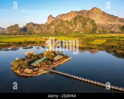 Luftaufnahme der Kyauk Kalap Pagode, hPa-an, Kayin Staat, Myanmar, hPa-an Township, Kayin State, Myanmar Stockfoto