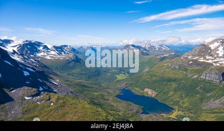 Blick von der Spitze des Innerdalstarnet, Innerdalen Hochtal und See Innerdalsvatna, Berge, Trollheimen Berggebiet, Sunndal, Mehr Og Stockfoto